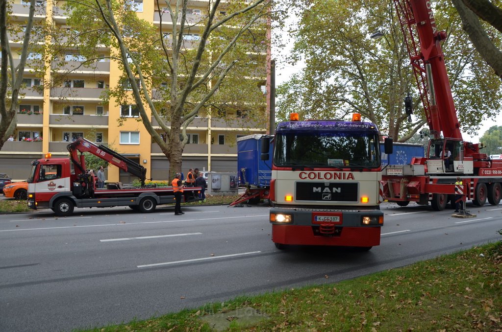 LKW verliert Auflieger Koeln Boltensternstr Pasteurstr P2008.JPG